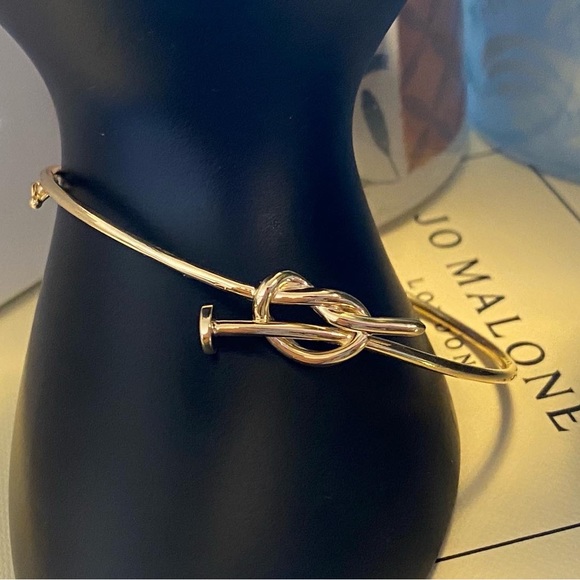 18K Real Gold Knot Bangle - Picture 14 of 15